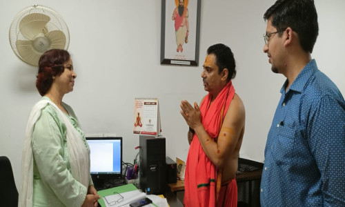 Guru Ji’s Meeting with the Principal of GS College